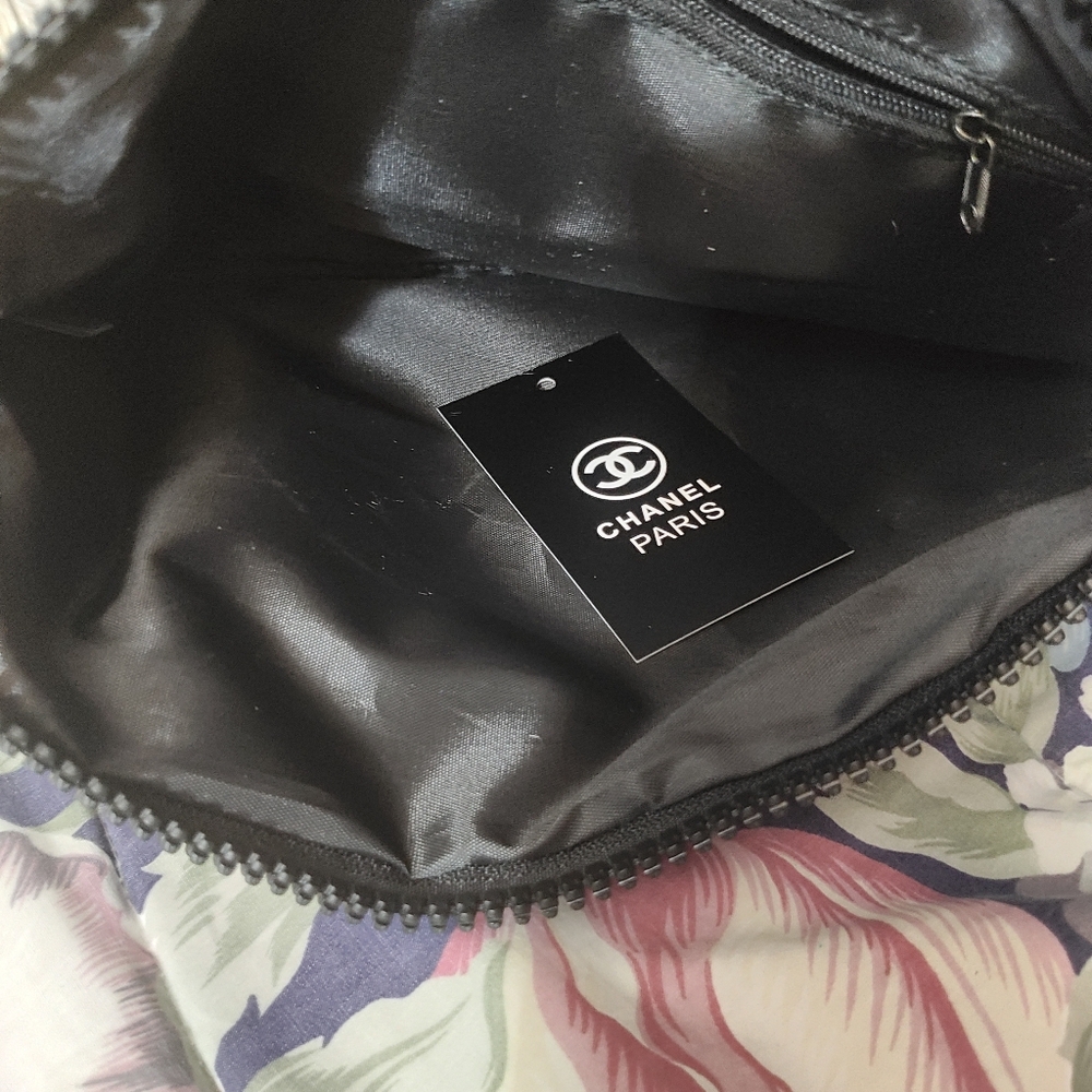 Nylon Novelty Essential Pouch And iPad Holder For Protection - Picture 4 of 7